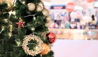 Η Αθήνα «φοράει» τα γιορτινά της – Βίντεο από τις πυρετώδεις προετοιμασίες στο Σύνταγμα (Βίντεο)