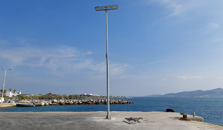 Πάρος: Αλλαγή ιστών και λάμπες φωτισμού Led στο λιμάνι της Πούντας – Αντοχή, φωτεινότητα, και εξοικονόμηση ενέργειας