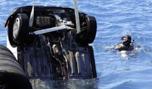 Πτώση αυτοκινήτου στη θάλασσα - Ανέκτησε τις αισθήσεις της η 58χρονη