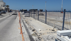 Πάρος: Με γοργούς ρυθμούς κατασκευάζεται το καινούριο πεζοδρόμιο στο λιμάνι – Πότε θα παραδοθεί στον παριανό λαό…
