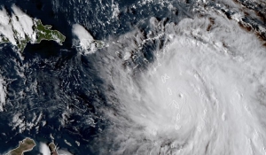 Η «Μαρία» με ανέμους 250χλμ. σαρώνει ξανά την Καραϊβική 19/09/201707:042