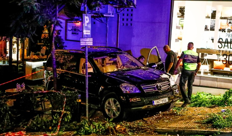 Κολωνάκι: «Γέμισαν τραυματίες τα πεζοδρόμια» - Αυτόπτες μάρτυρες μιλούν για το τζιπ που έπεσε σε εστιατόριο (βίντεο)