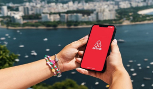 Υπουργείο Τουρισμού: Έρχεται πλαφόν στις άδειες λειτουργίας Αirbnb σε δημοφιλή νησιά