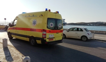 Λιμάνι Πάρου: Παραλαβή από το ΕΚΑΒ και μεταφορά στο Κ.Υ. 18χρονης