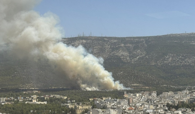 Πυρκαγιά στον Υμηττό: Canadair κάνει ρίψη πάνω από την Πολυτεχνειούπολη - Καλύτερη η εικόνα (βίντεο)