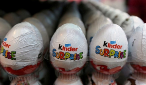 Βρετανία: Γυναίκα περιγράφει τα συμπτώματα της κόρης της που νόσησε από σαλμονέλα μετά την κατανάλωση σοκολάτας Kinder