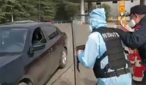 Κορωνοϊός: Δείτε πώς τα Swat της Κίνας πιάνουν μολυσμένο άντρα