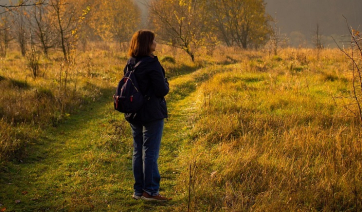 Λίγα βήματα την ημέρα ή μεγάλοι περίπατοι 2 φορές την εβδομάδα; Ποιο από τα δύο μας ωφελεί περισσότερο