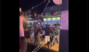 Αδιανόητο ξύλο με Βρετανούς τουρίστες σε εστιατόριο στην Τουρκία (βίντεο)