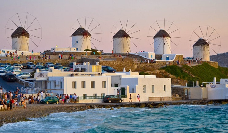 Σύλληψη ατόμων για άγρα πελατών στη Μύκονο