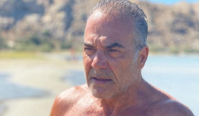 Ο 59χρονος Παύλος Ευαγγελόπουλος εντυπωσιάζει την Πάρο με το κορμί του