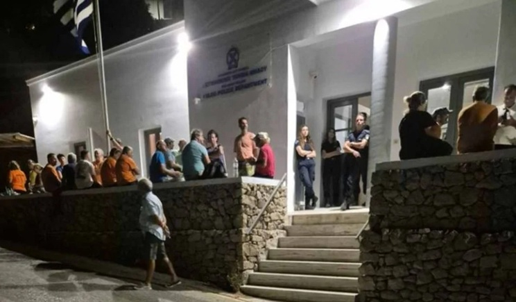 Μήλος: Δημοτικοί υπάλληλοι καθαριότητας οδηγήθηκαν στο αστυνομικό τμήμα επειδή πέταξαν απορρίμματα στη χωματερή